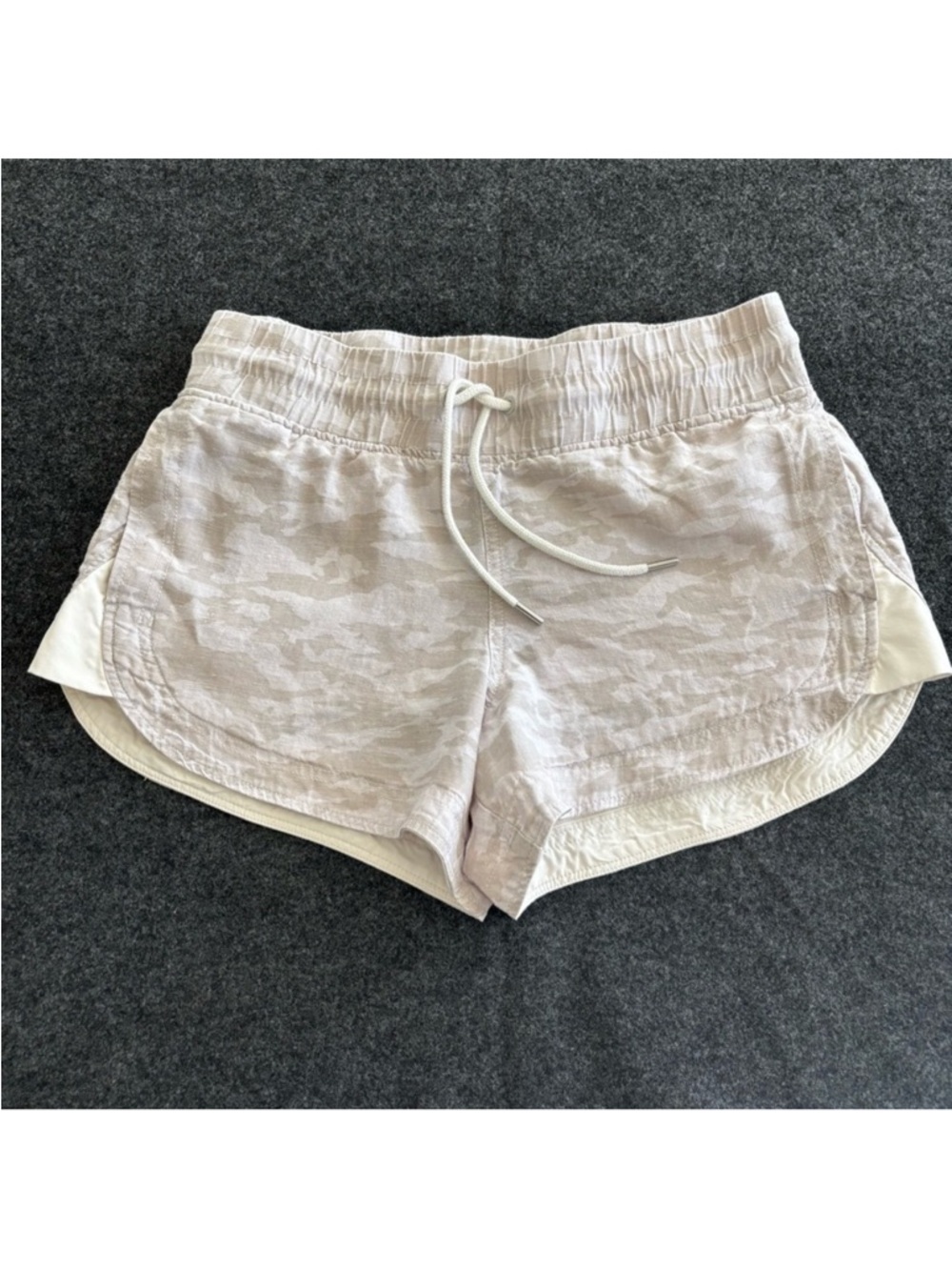 Athleta Cabo Tide Linen Shortie Beige‎ Camo Shorts Athletic Women’s Size 6